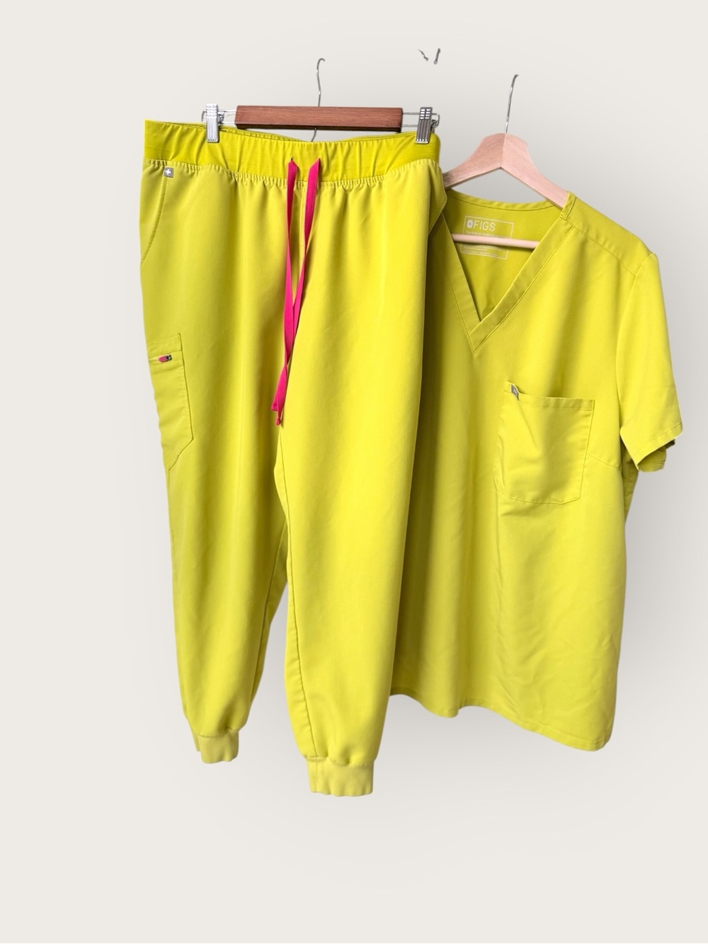 Figs SET Catarina Scrub Top and Zamora Jogger Bottoms size 3XL Chartreuse